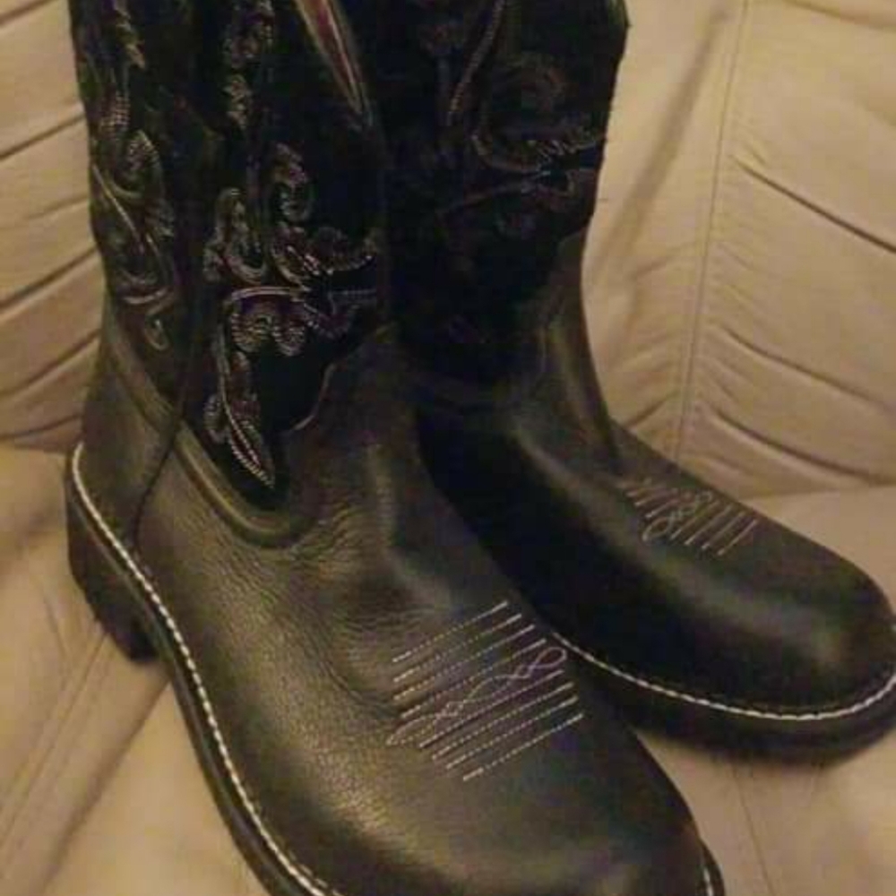 Ariat cowgirl black boots